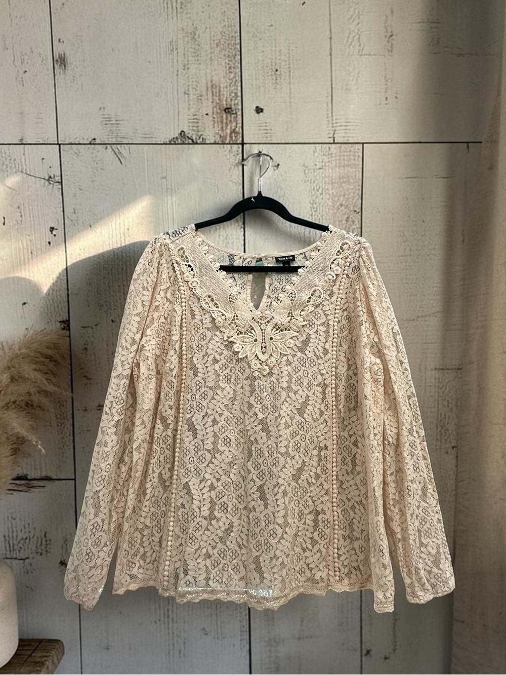 Torrid Sheer Mesh Lace Long Sleeve Blouse
Peachy/Beige. Size: 0